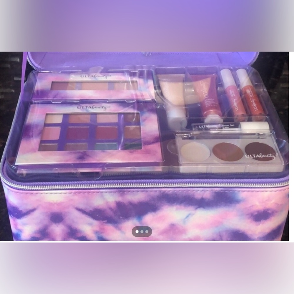 Makeup Kit. Vegan by Ulta- Missing Dual Ended Eyeliner and crease brush. See pic